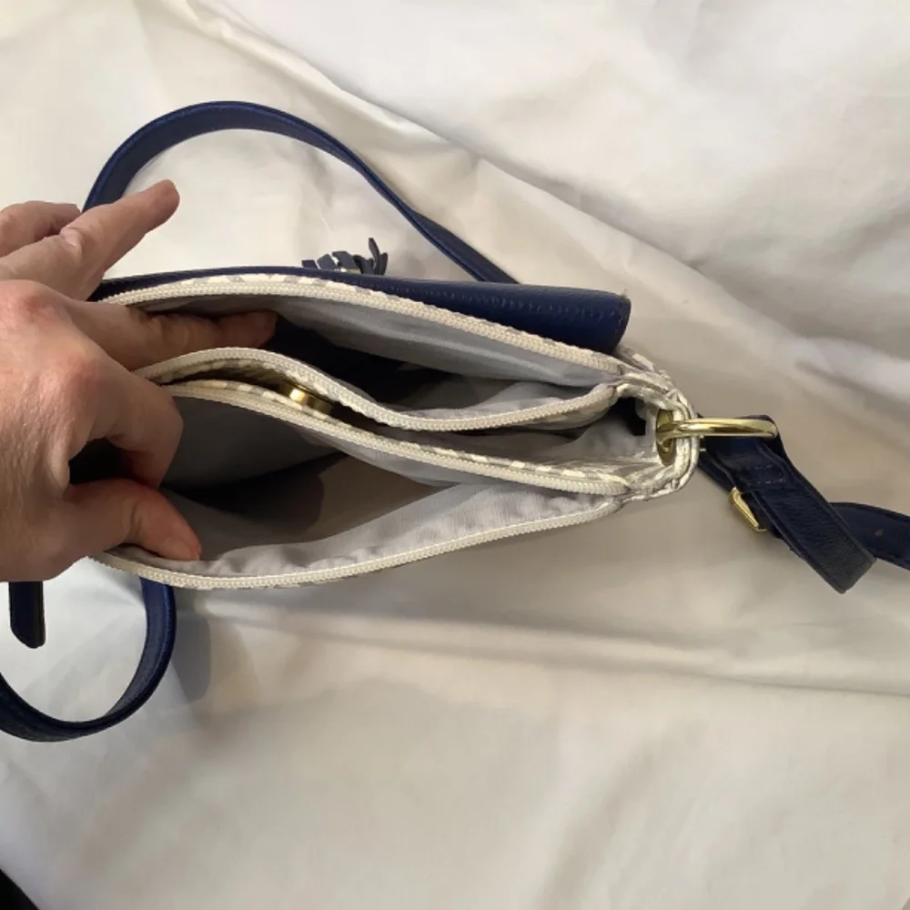 EUC Liz‎ Claiborne navy white crossbody bag